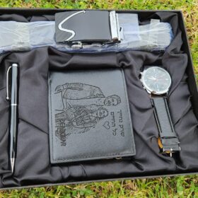 סט מרשים לגבר הכולל ארנק עם חריטה