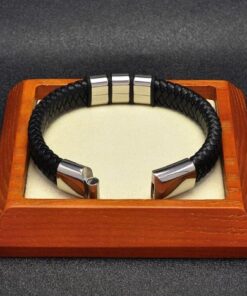 צמיד לגבר עם חריטה