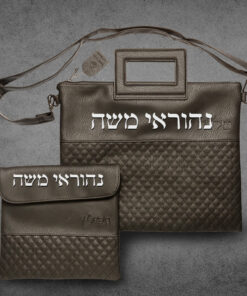 סט כיסוי טלית ותיק לתפילין עם רקמה אישית דגם 3 – יוקרה, מסורת ומשמעות במתנה אחת