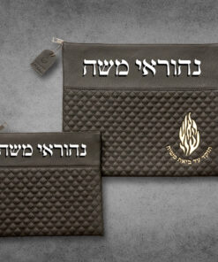 סט כיסוי טלית ותיק לתפילין עם רקמה אישית דגם 4 – יוקרה, מסורת ומשמעות במתנה אחת